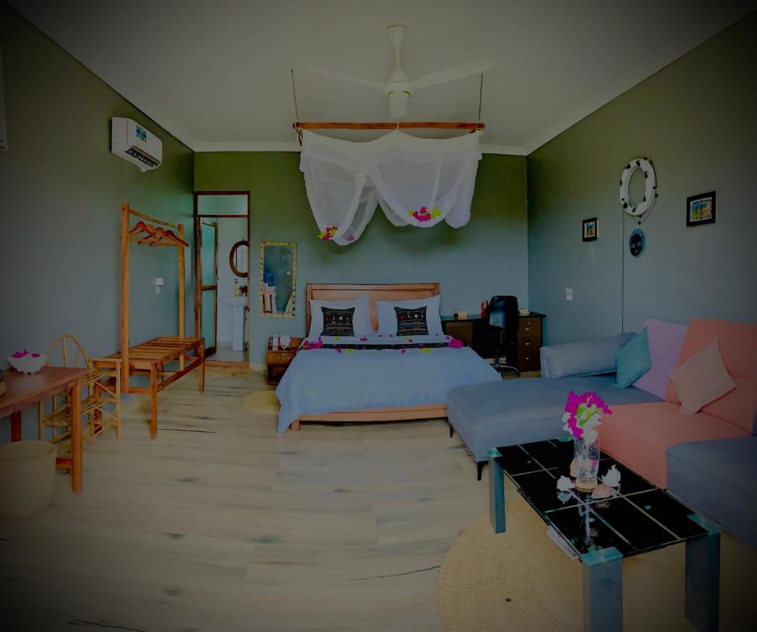 Uroa Getaway Panzió Kültér fotó