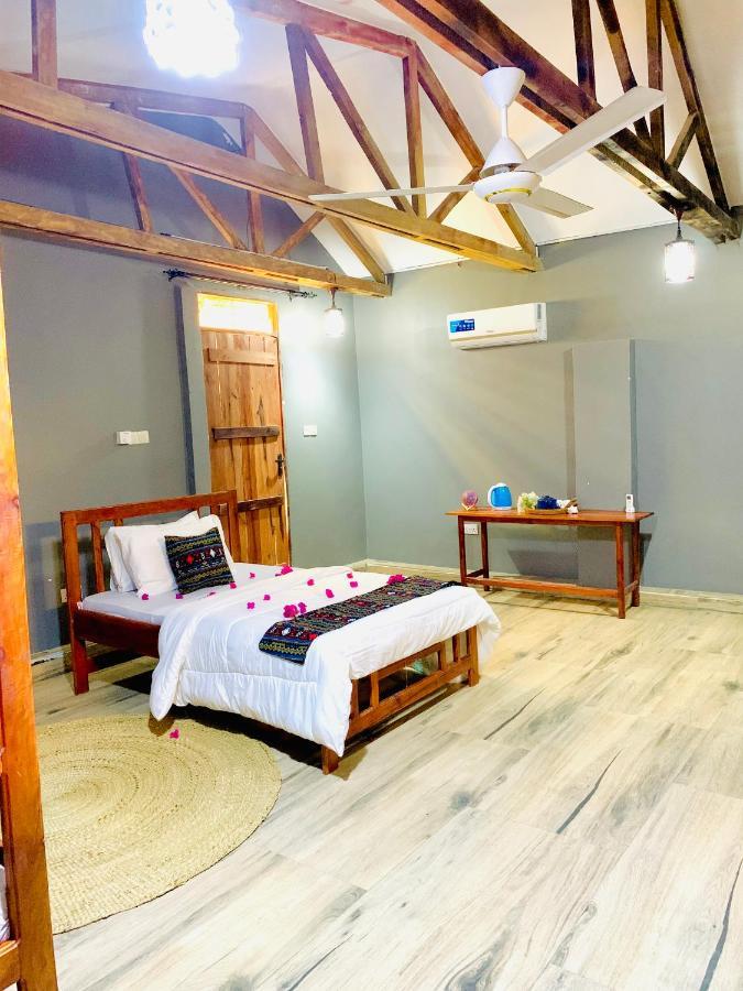 Uroa Getaway Panzió Kültér fotó